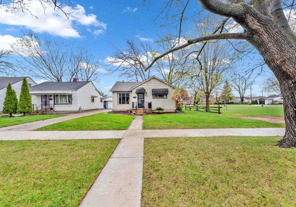 3647-matchett-road-windsor-ontario-26020236
