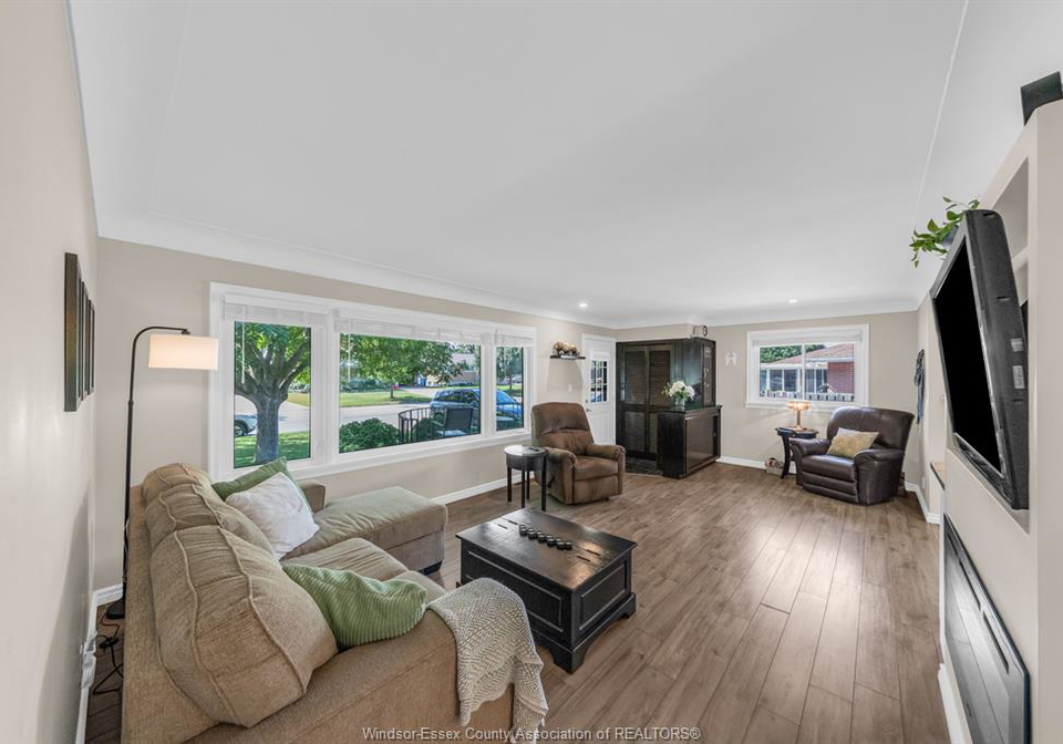 22-danforth-leamington-ontario-26020239