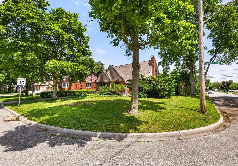 2594-buckingham-windsor-ontario-26020244