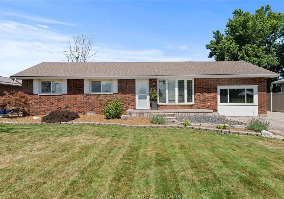 561-county-road-2-lakeshore-ontario-26020253
