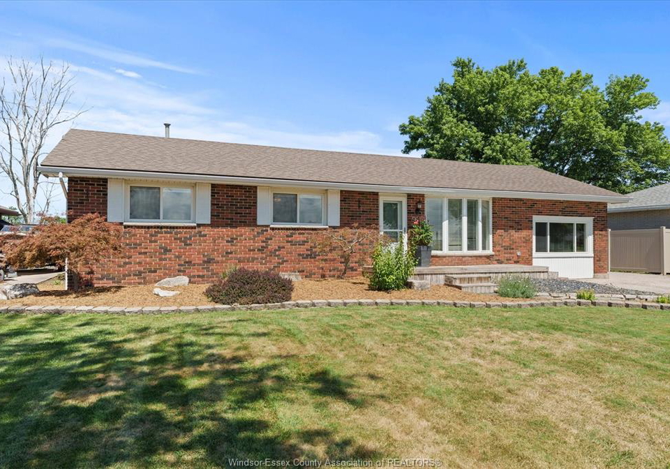 561-county-road-2-lakeshore-ontario-26020253
