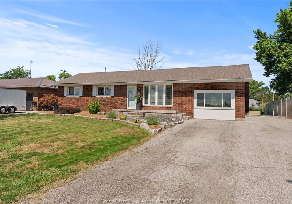 561-county-road-2-lakeshore-ontario-26020253