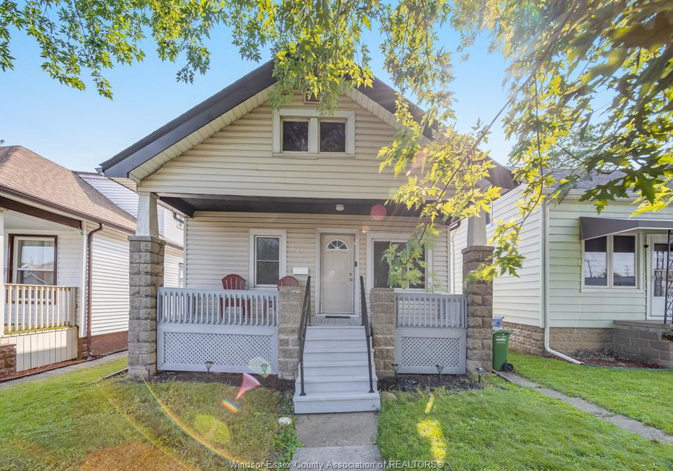 1560-lillian-avenue-windsor-ontario-26020257