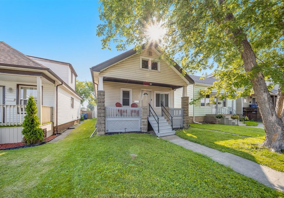 1560-lillian-avenue-windsor-ontario-26020257