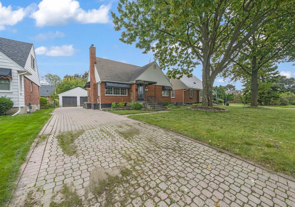 2584-chilver-windsor-ontario-26020272