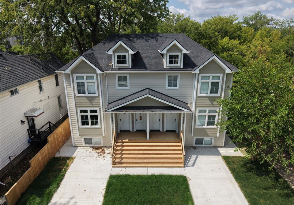 513-caron-windsor-ontario-26020278