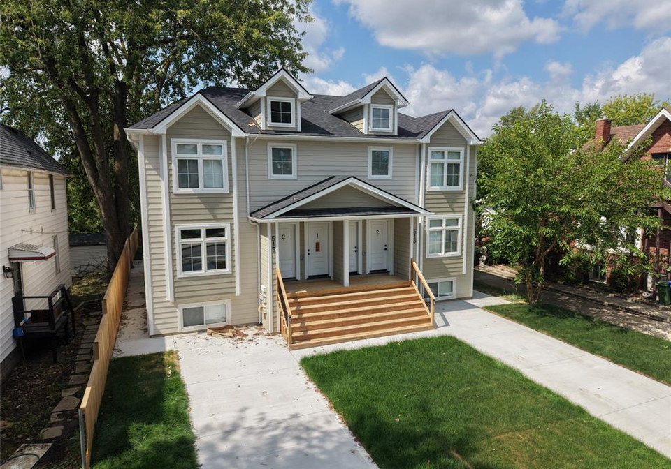 513-caron-windsor-ontario-26020278