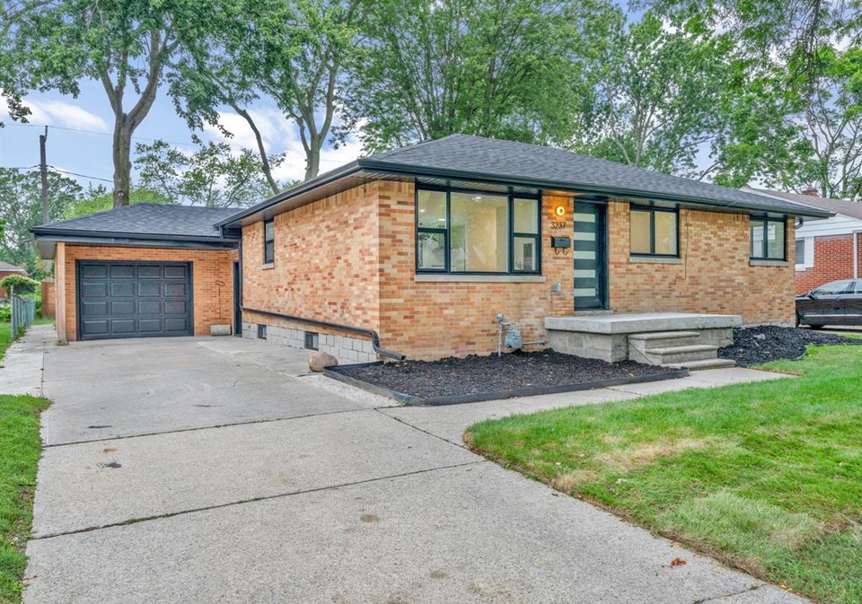 3237-mckay-avenue-windsor-ontario-26020280