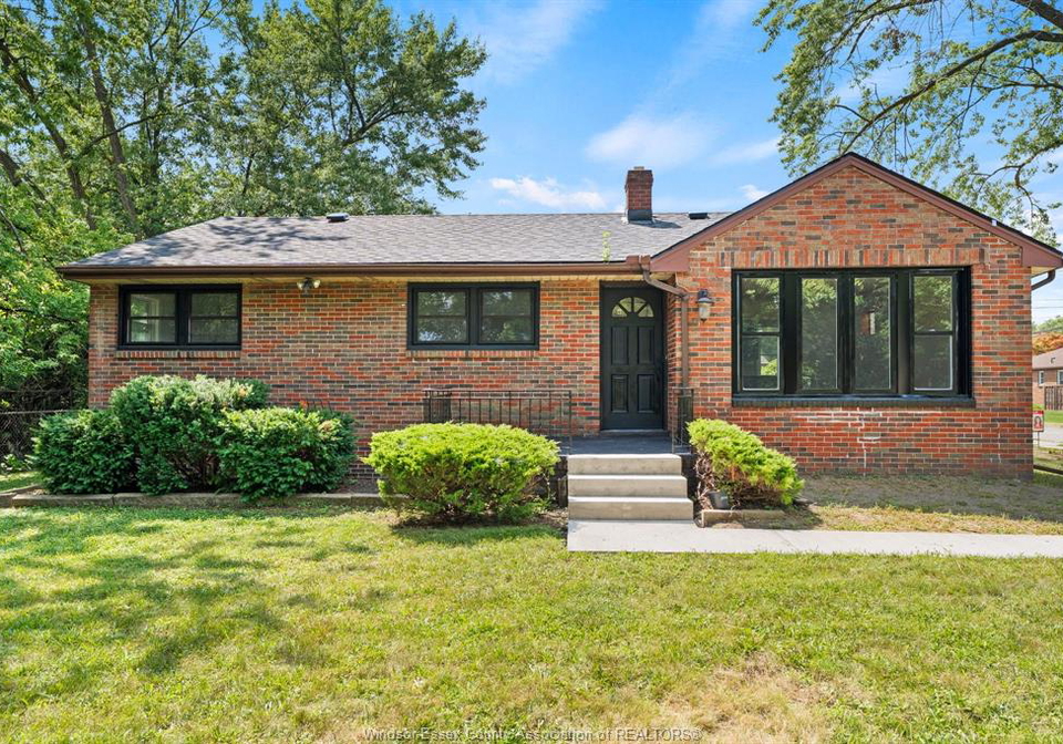 1905-norfolk-street-windsor-ontario-26020286