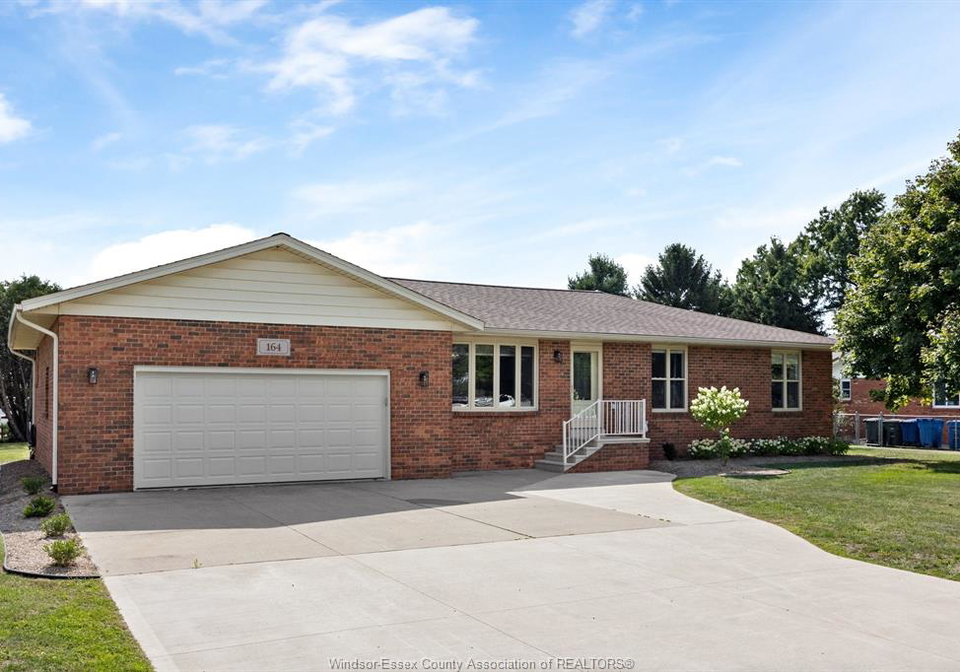 164-county-road-34-cottam-ontario-26020296