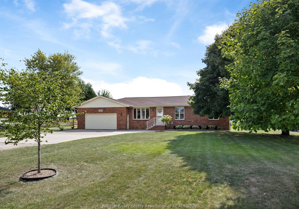 164-county-road-34-cottam-ontario-26020296