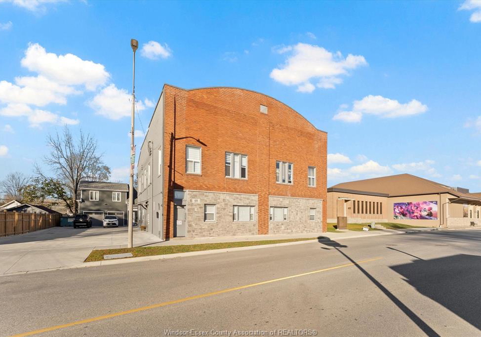60-main-street-west-kingsville-ontario-26020301
