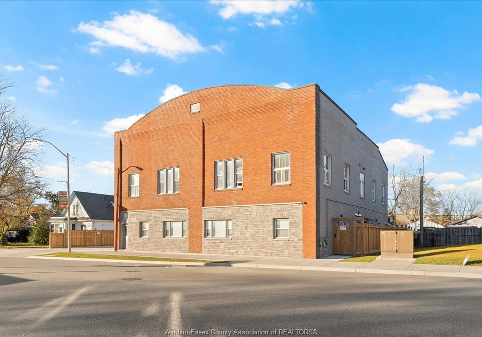 60-main-street-west-kingsville-ontario-26020301
