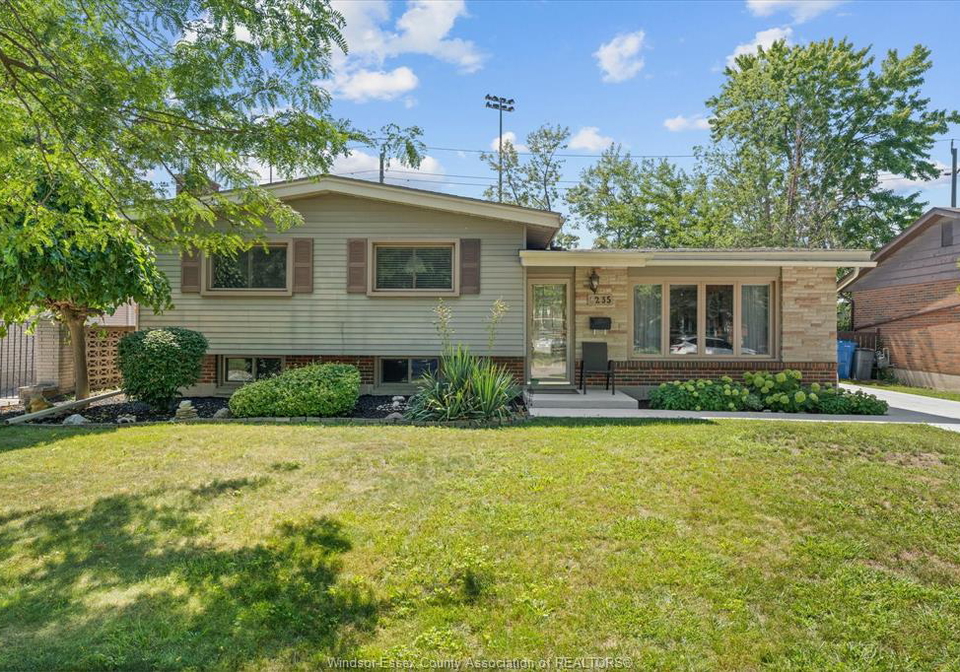 4235-mitchell-crescent-windsor-ontario-26020310