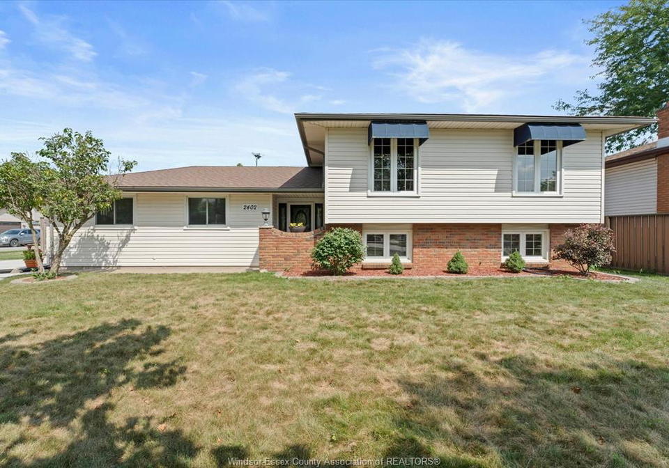 2402-st-alphonse-avenue-tecumseh-ontario-26020312