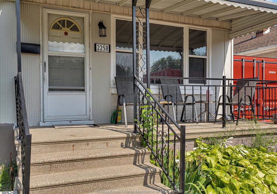 2258-parkwood-windsor-ontario-26020320