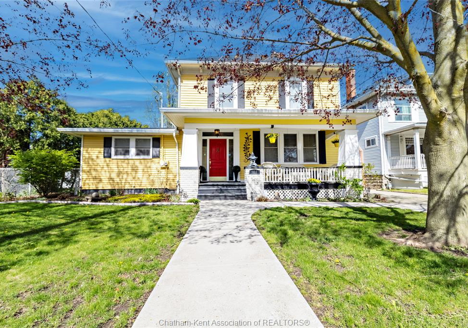 335-wellington-street-west-chatham-ontario-26020323