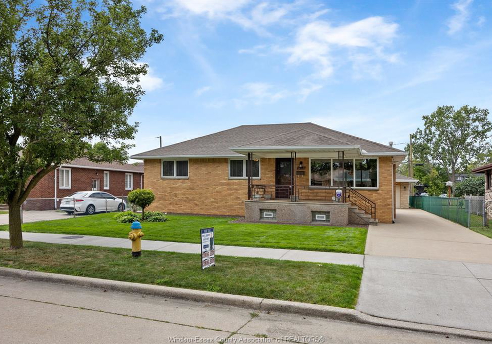1459-partinton-avenue-windsor-ontario-26020327