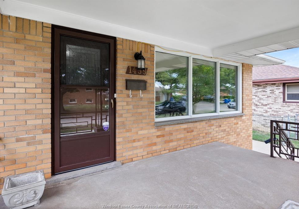 1459-partinton-avenue-windsor-ontario-26020327
