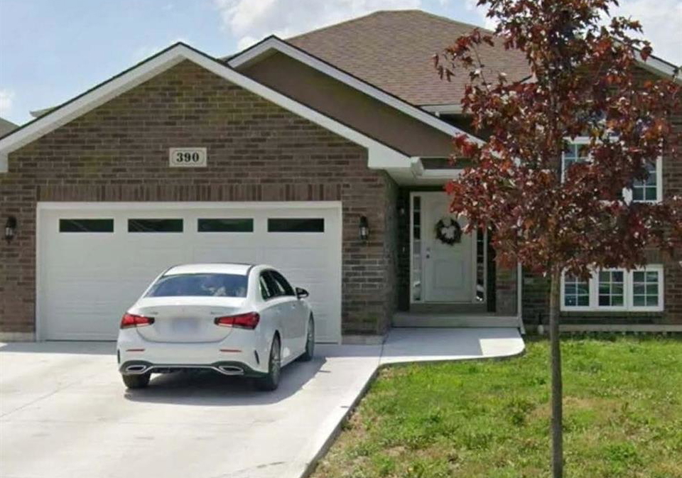 390-mulberry-lane-lakeshore-ontario-26020330