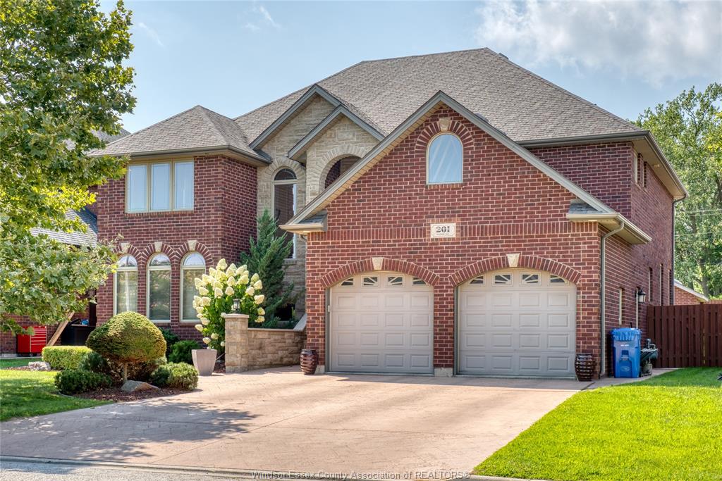 201-ellison-leamington-ontario-26020333