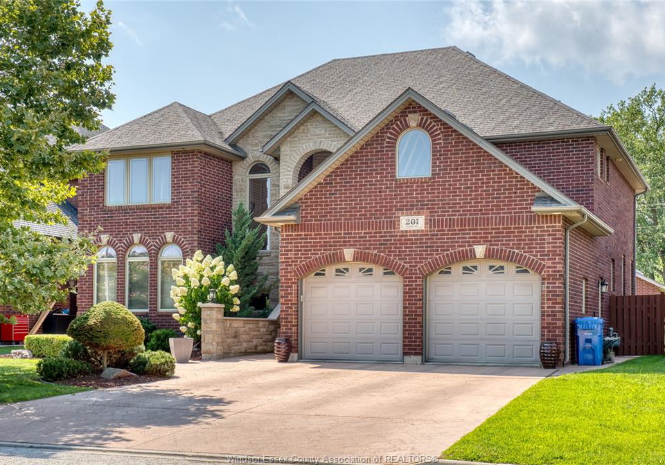 201-ellison-leamington-ontario-26020333