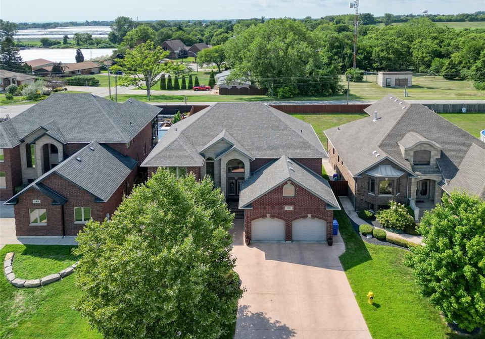 201-ellison-leamington-ontario-26020333