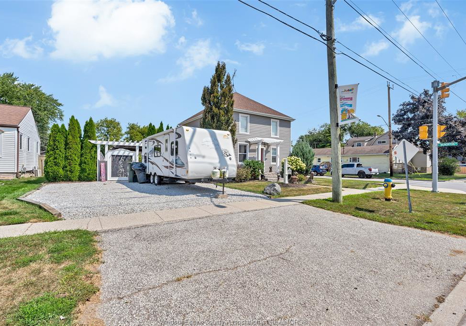 858-lesperance-tecumseh-ontario-26020336