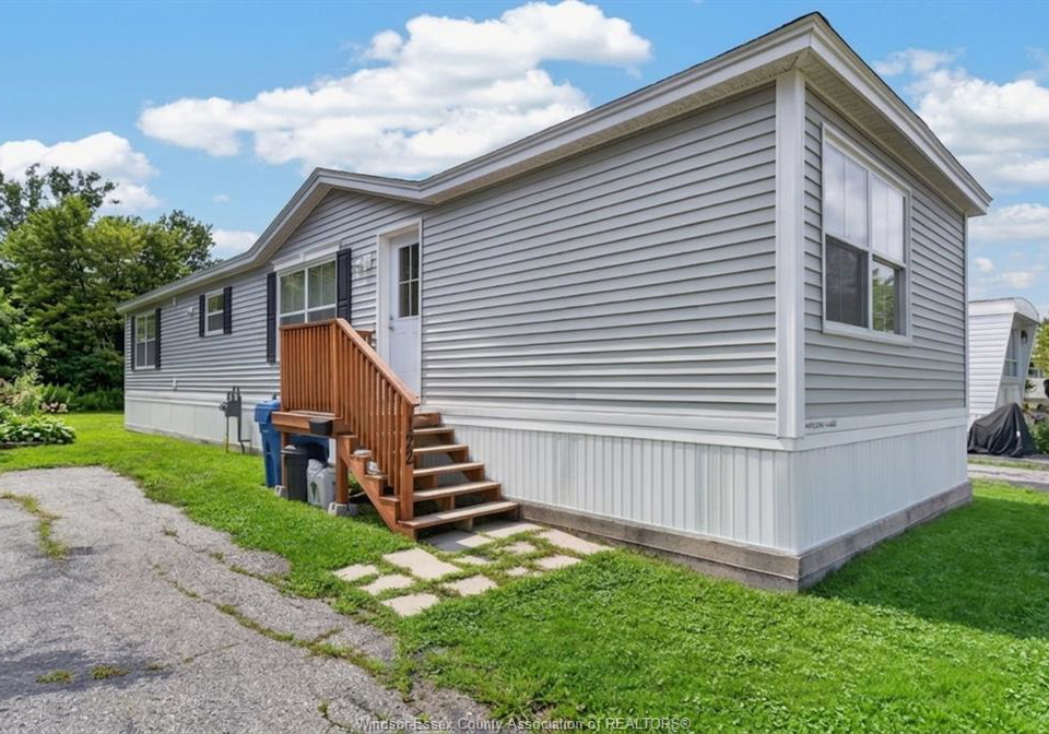 122-steven-court-essex-ontario-26020340