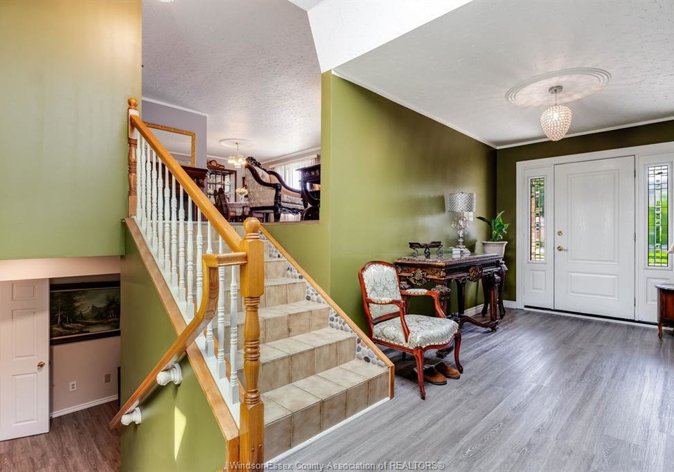 37-elizabeth-crescent-leamington-ontario-26020343