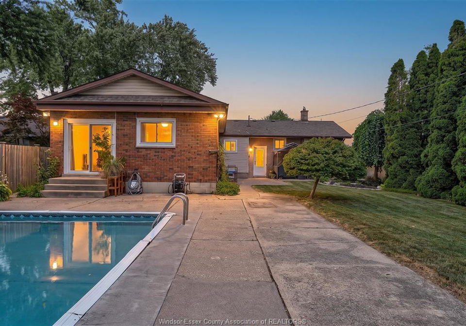 3417-woodlawn-avenue-windsor-ontario-26020345