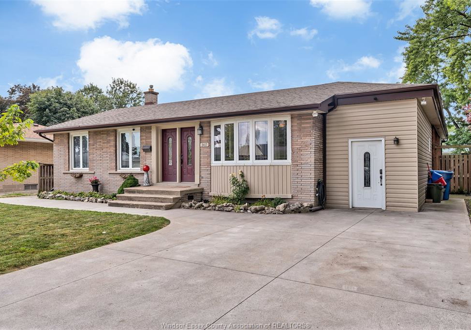 3417-woodlawn-avenue-windsor-ontario-26020345