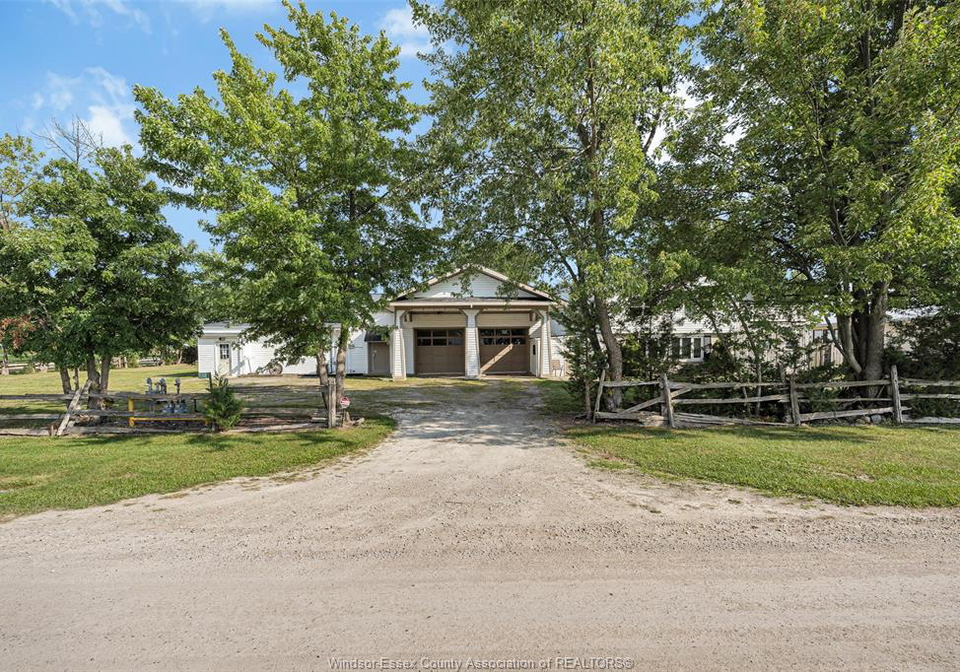 8588-eleventh-line-charing-cross-ontario-26020347
