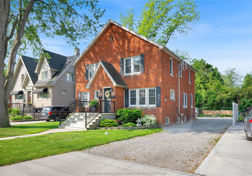 210-212-elizabeth-street-chatham-ontario-26020358