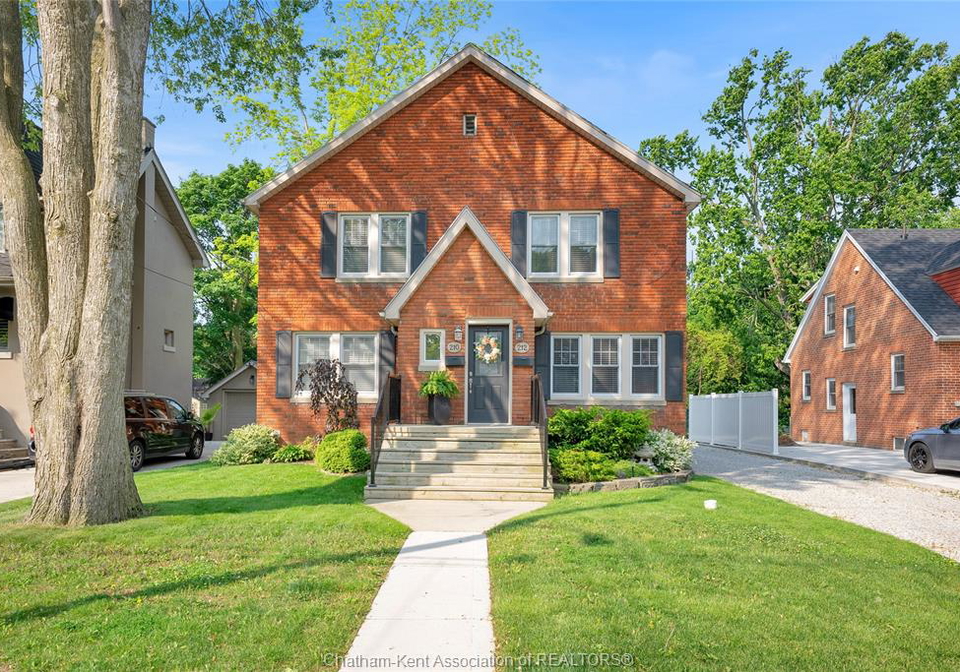 210-212-elizabeth-street-chatham-ontario-26020358