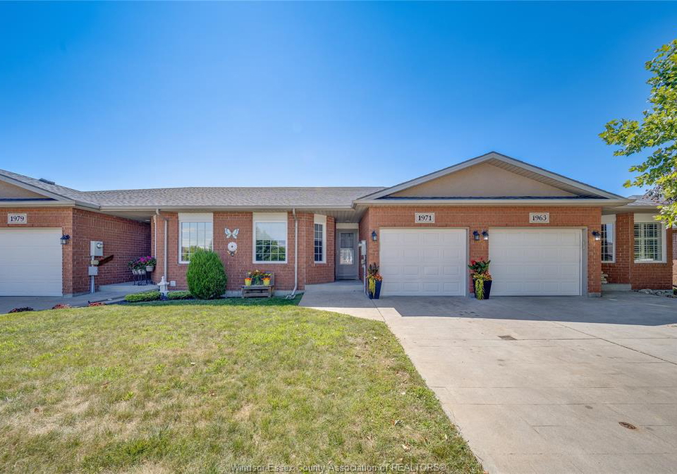 1971-luxury-avenue-windsor-ontario-26020366