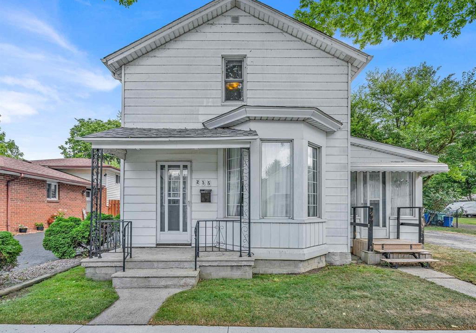 235-george-street-amherstburg-ontario-26020367