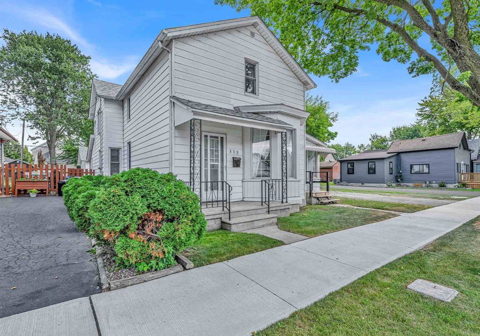 235-george-street-amherstburg-ontario-26020367