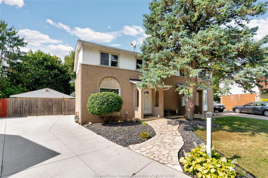 10700-atwater-crescent-windsor-ontario-26020374