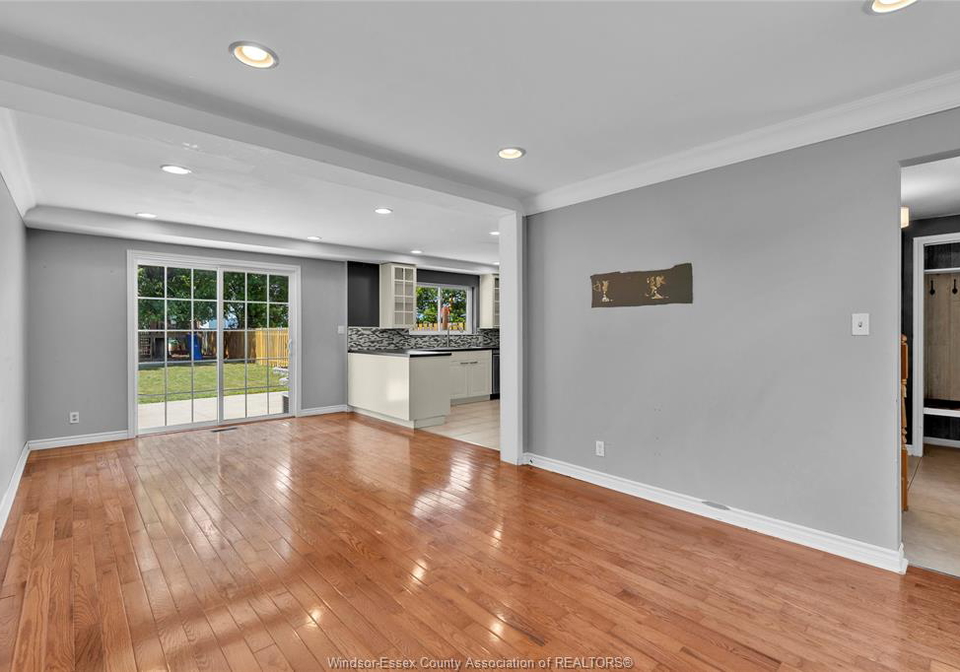 10700-atwater-crescent-windsor-ontario-26020374