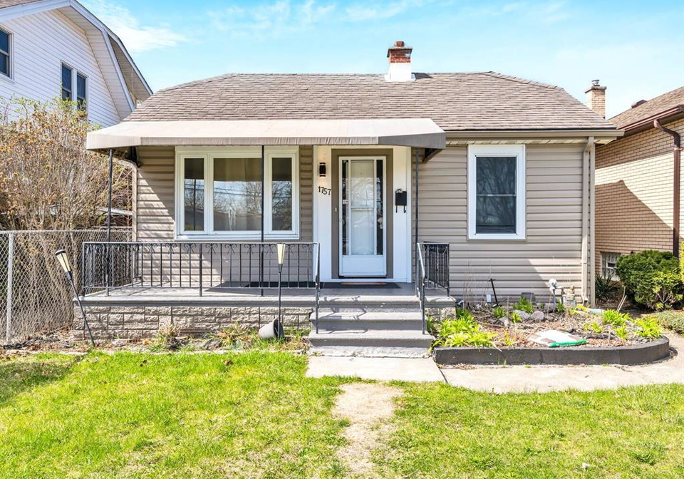 1757-pierre-avenue-windsor-ontario-26020375