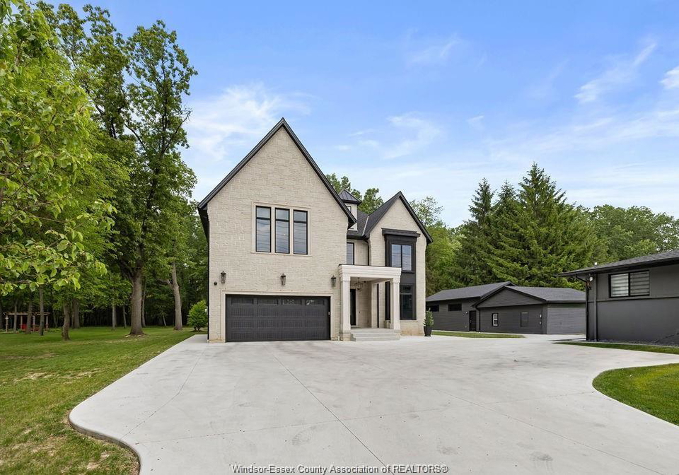 2490-todd-lane-lasalle-ontario-26020377