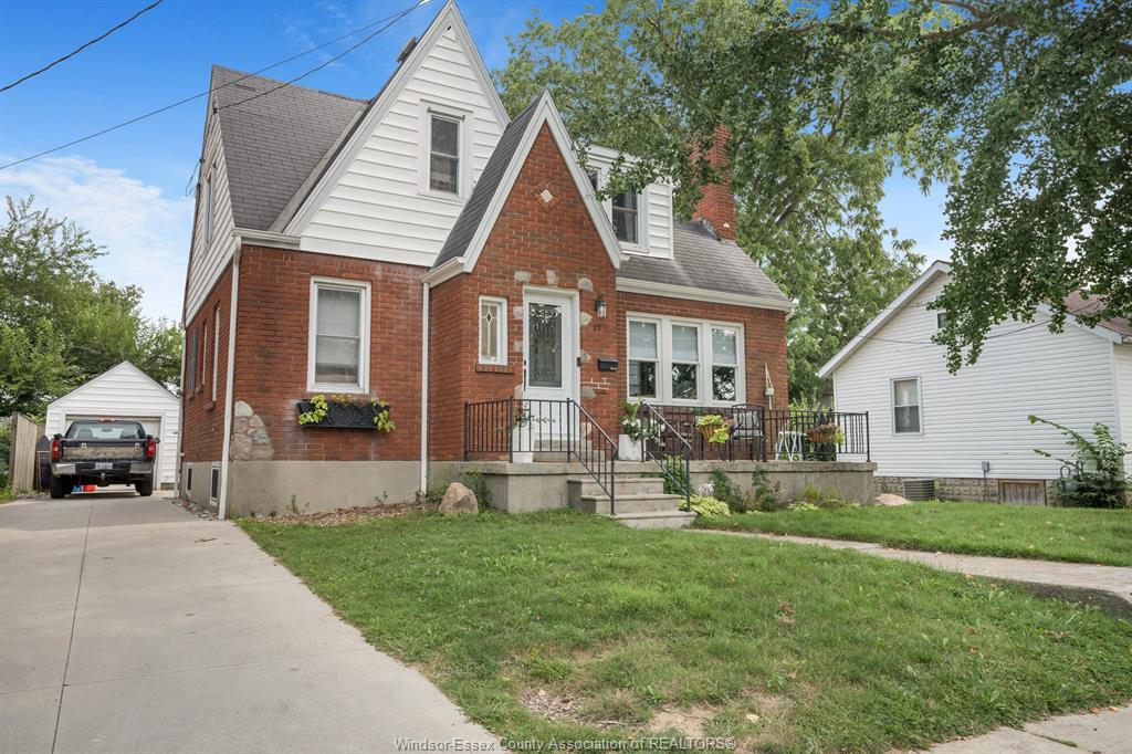 11-college-chatham-ontario-26020379