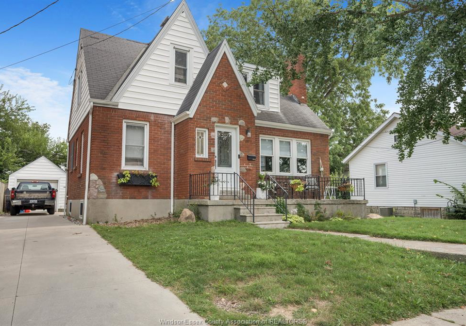 11-college-chatham-ontario-26020379