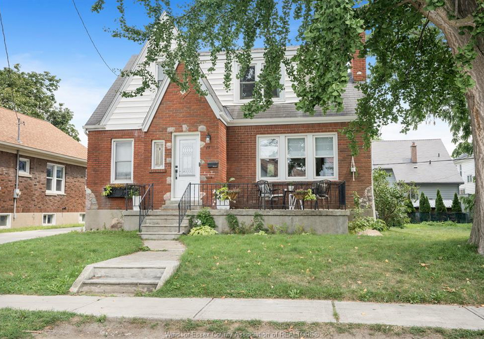 11-college-chatham-ontario-26020379