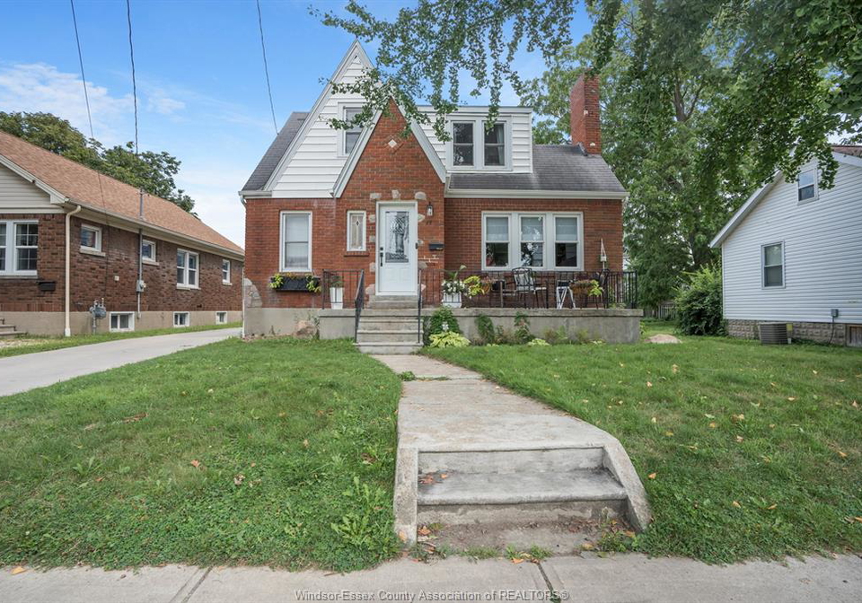 11-college-chatham-ontario-26020379