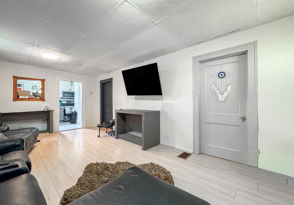 1037-howard-avenue-windsor-ontario-26020385