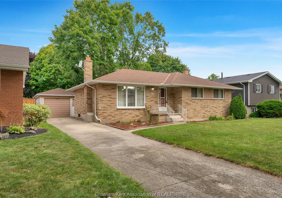 126-partridge-crescent-chatham-ontario-26020387
