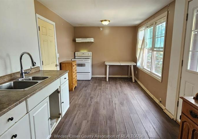 693-bruce-avenue-windsor-ontario-26020389