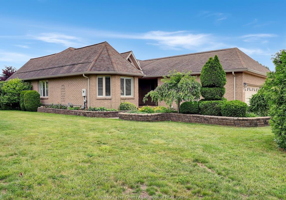 1099-imperial-crescent-windsor-ontario-26020401